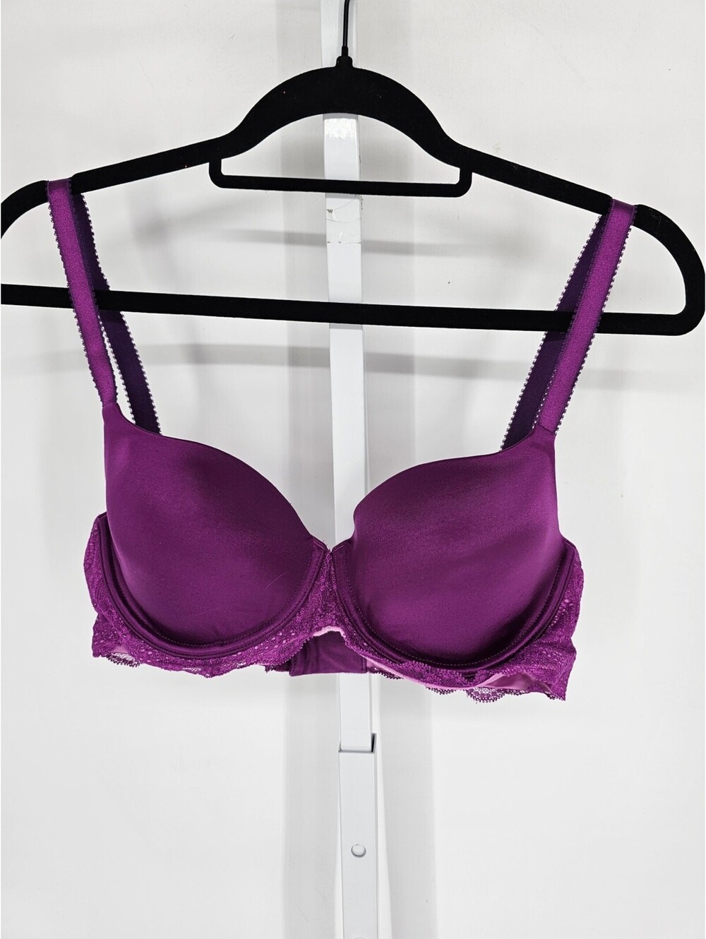 Vintage 1990s Lilyette Womens Sz 36C T Shirt Bra Bold Purple Lace Trim